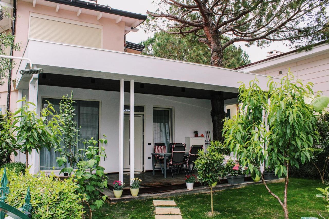 Ivy Lalzi Bay Beach House Durres Bagian luar foto