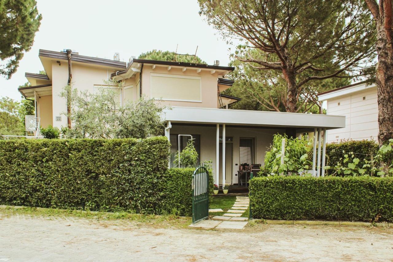 Ivy Lalzi Bay Beach House Durres Bagian luar foto